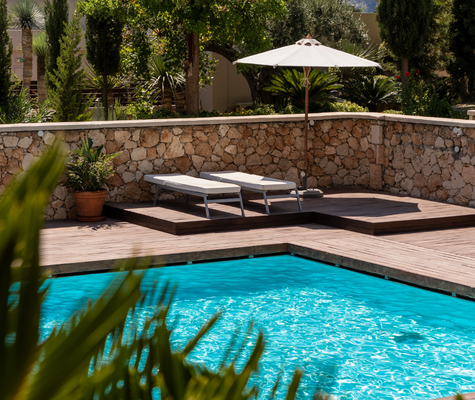 Quel produit doit-on mettre dans une piscine ?