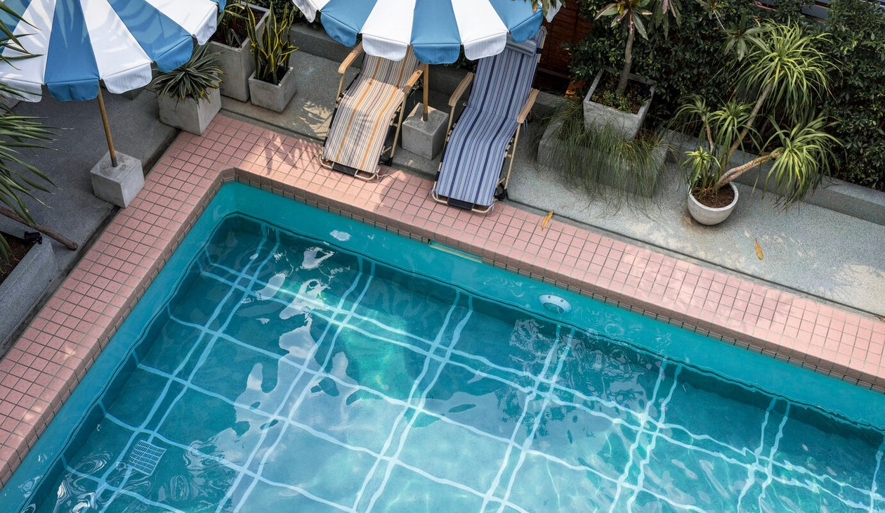 Les matériaux indispensables pour une piscine impeccable